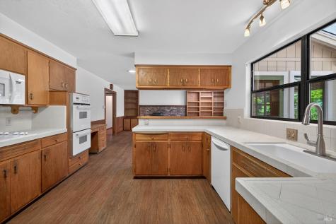 2453 Delevan Way Santa Rosa CA 95404