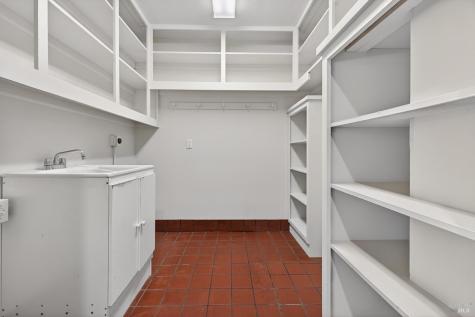 2453 Delevan Way Santa Rosa CA 95404