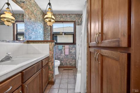 2453 Delevan Way Santa Rosa CA 95404