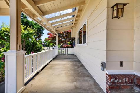 2453 Delevan Way Santa Rosa CA 95404