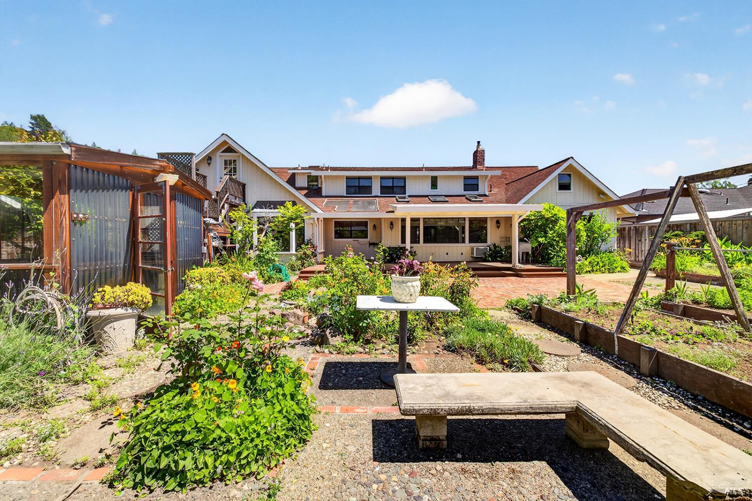 2453 Delevan Way Santa Rosa CA 95404