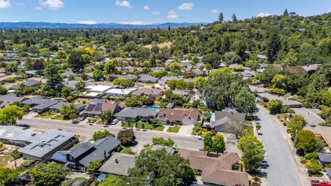 2453 Delevan Way Santa Rosa CA 95404