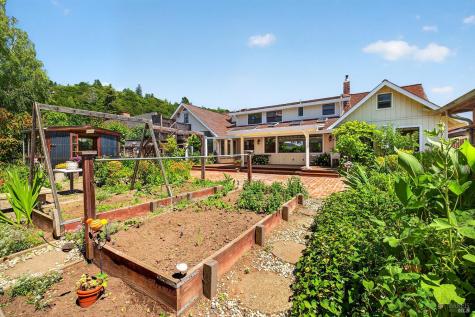 2453 Delevan Way Santa Rosa CA 95404