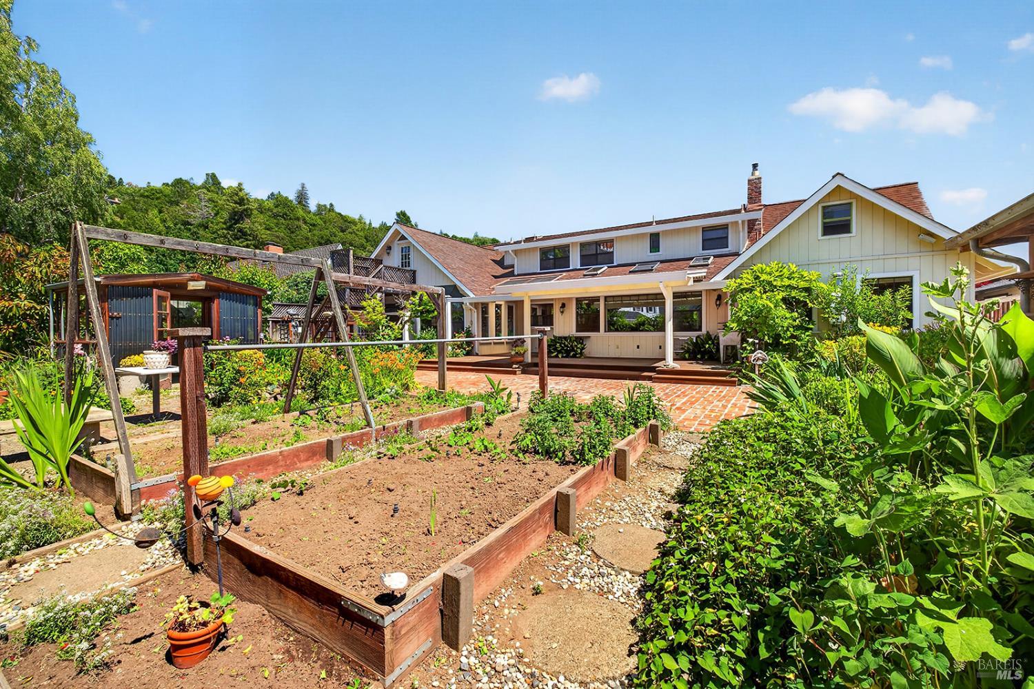 2453 Delevan Way Santa Rosa CA 95404