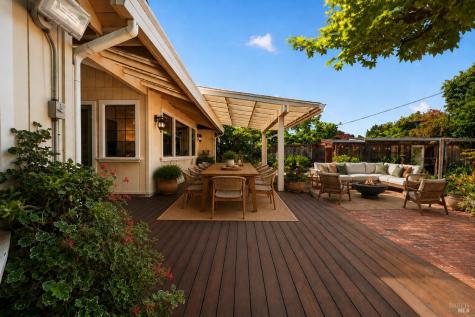 2453 Delevan Way Santa Rosa CA 95404