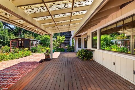 2453 Delevan Way Santa Rosa CA 95404