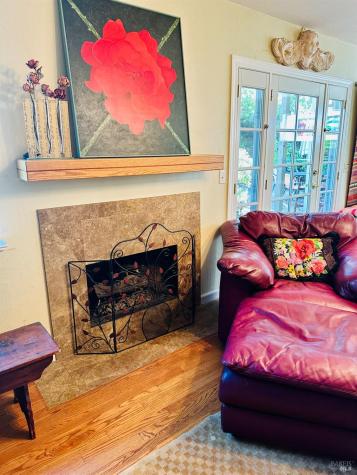 587 Fieldcrest Drive Healdsburg CA 95448