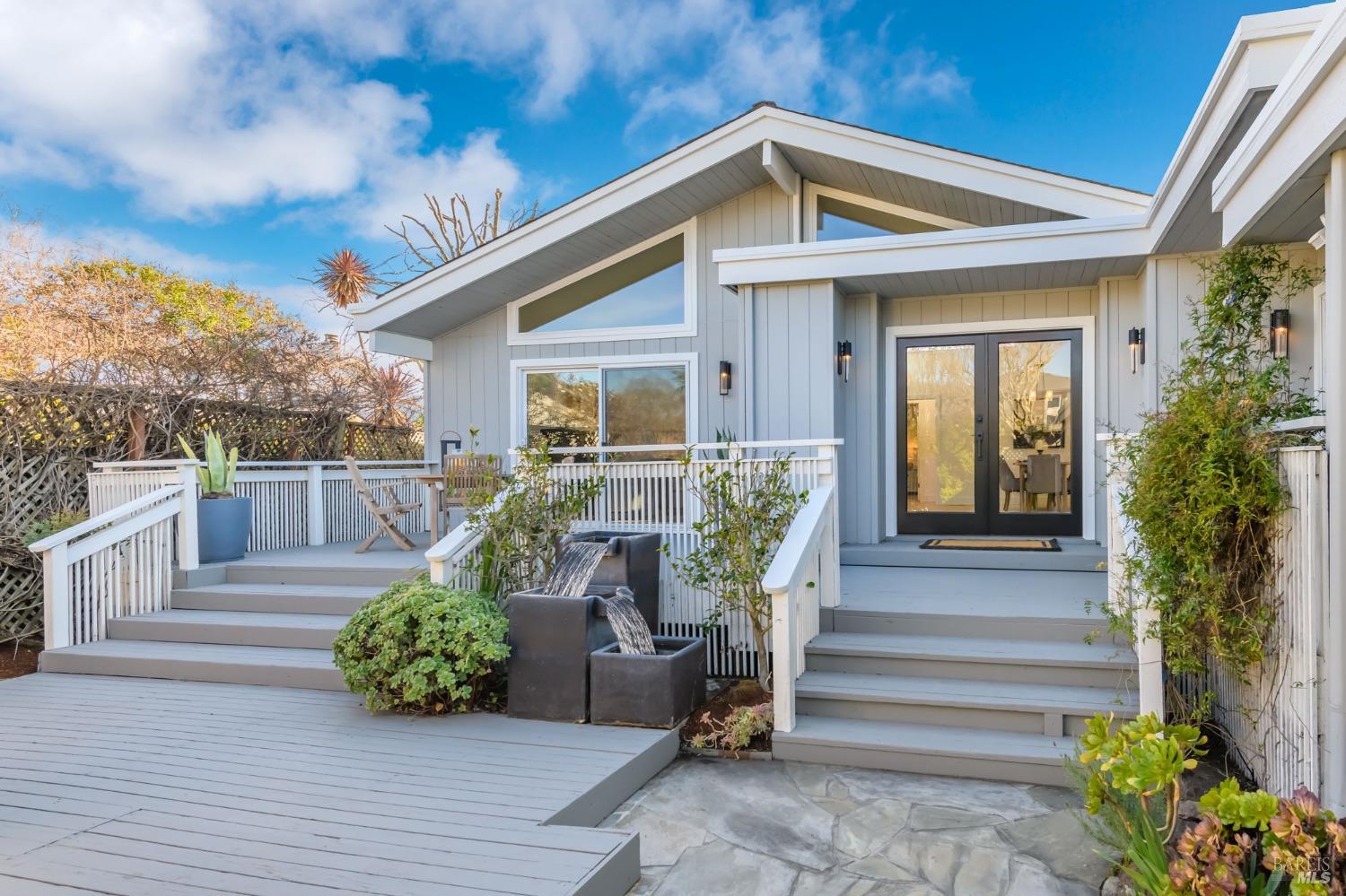 92 Via La Brisa Larkspur CA 94939