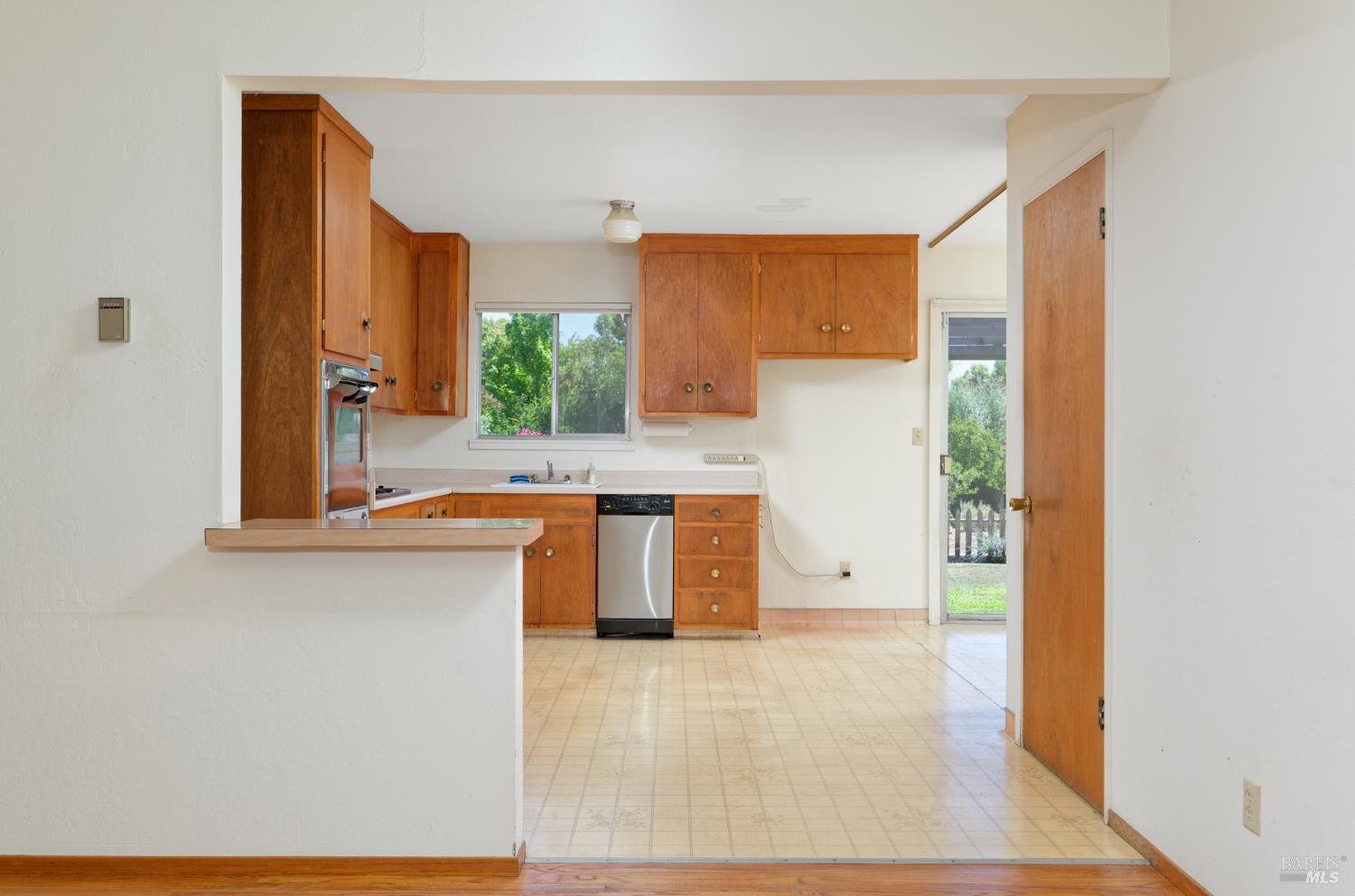 1924 Vineyard Avenue St. Helena CA 94574