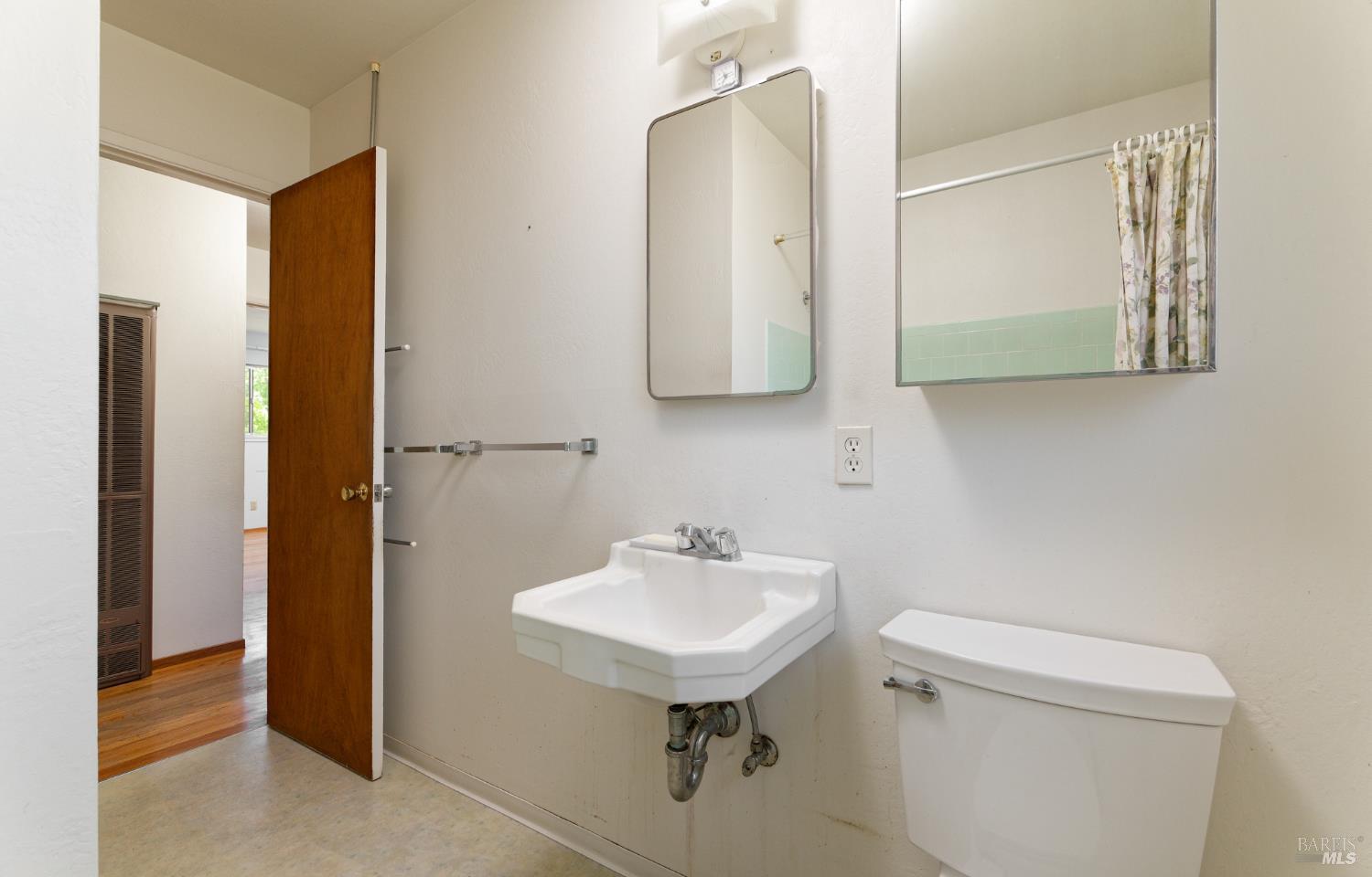 1924 Vineyard Avenue St. Helena CA 94574
