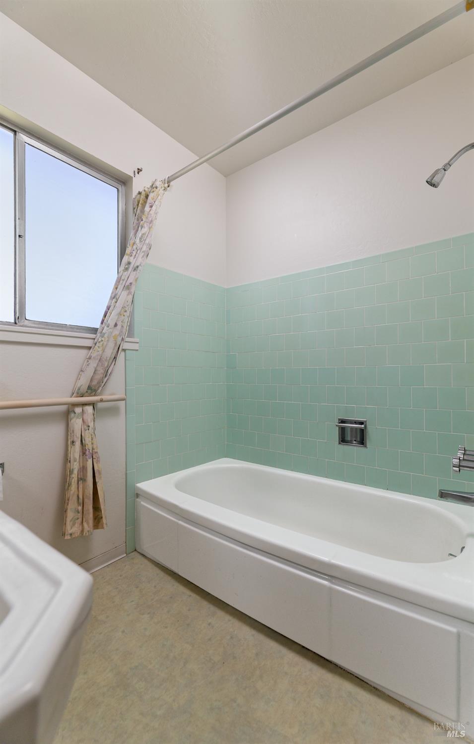 1924 Vineyard Avenue St. Helena CA 94574