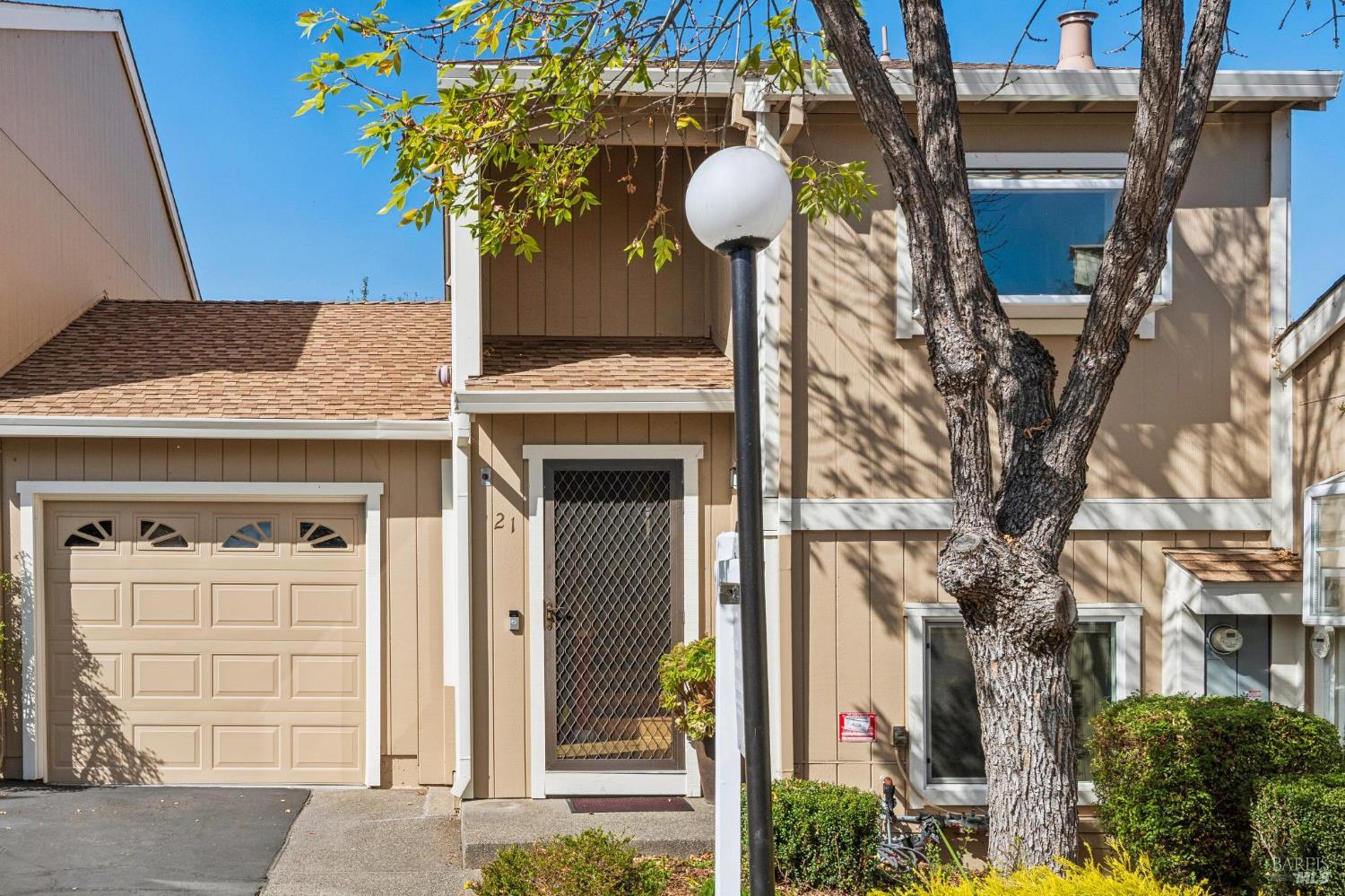 21 Acorn Circle Petaluma CA 94952