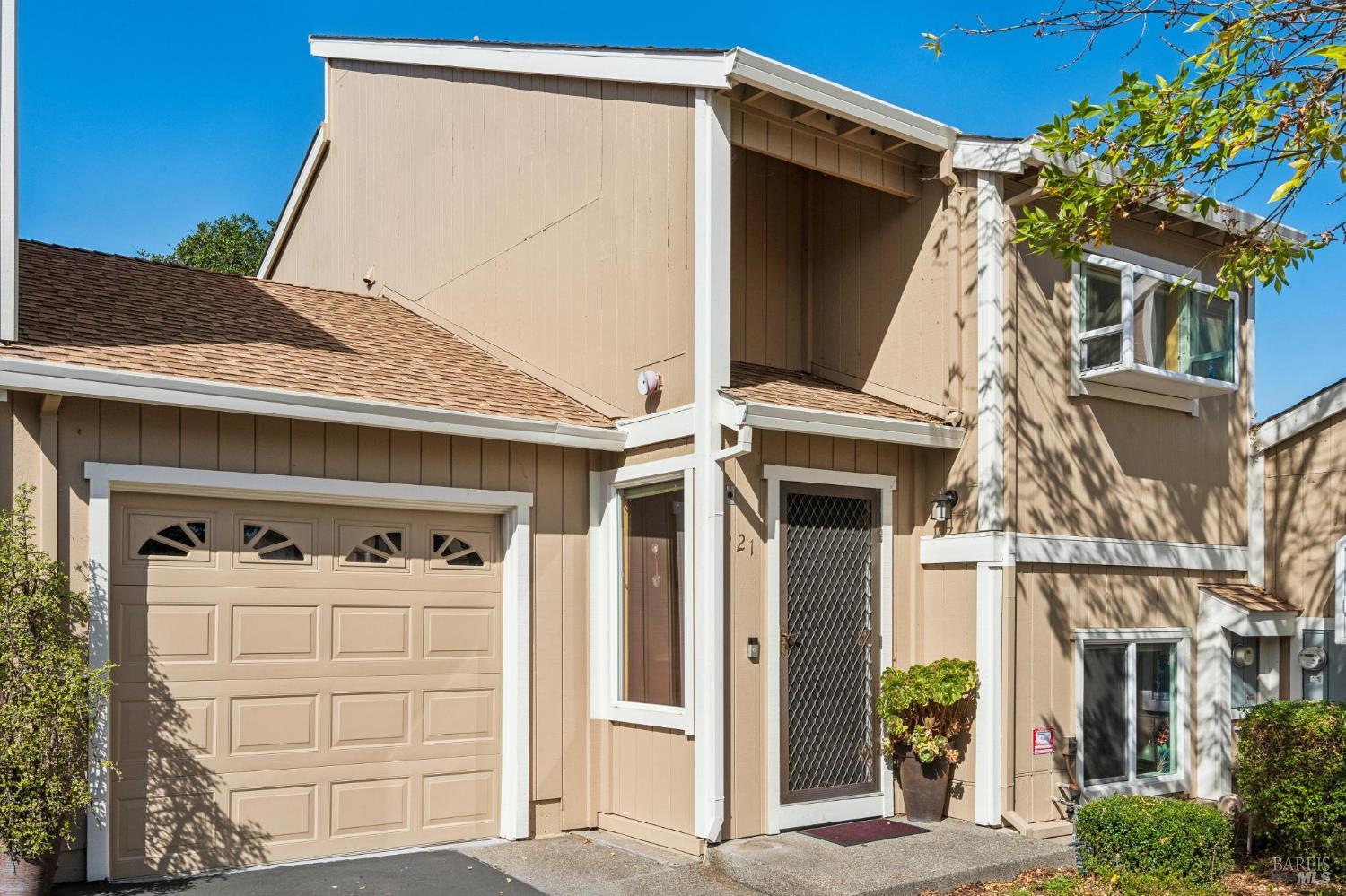 21 Acorn Circle Petaluma CA 94952