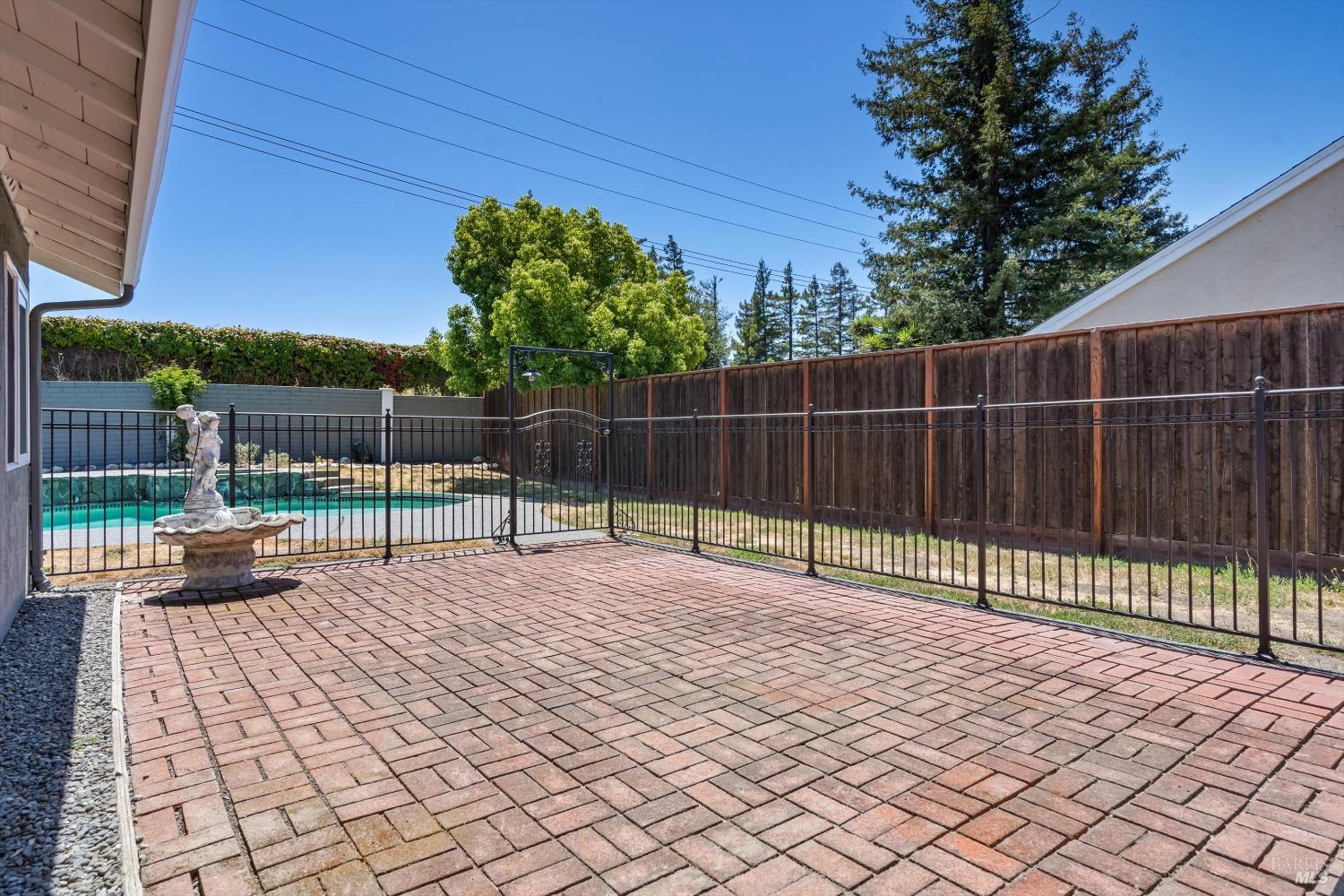 152 Rancho Bonito Circle Petaluma CA 94954