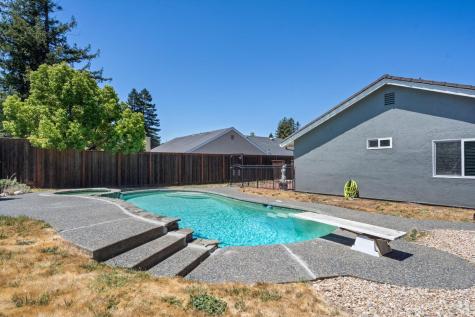 152 Rancho Bonito Circle Petaluma CA 94954