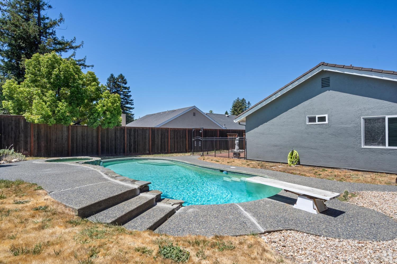 152 Rancho Bonito Circle Petaluma CA 94954