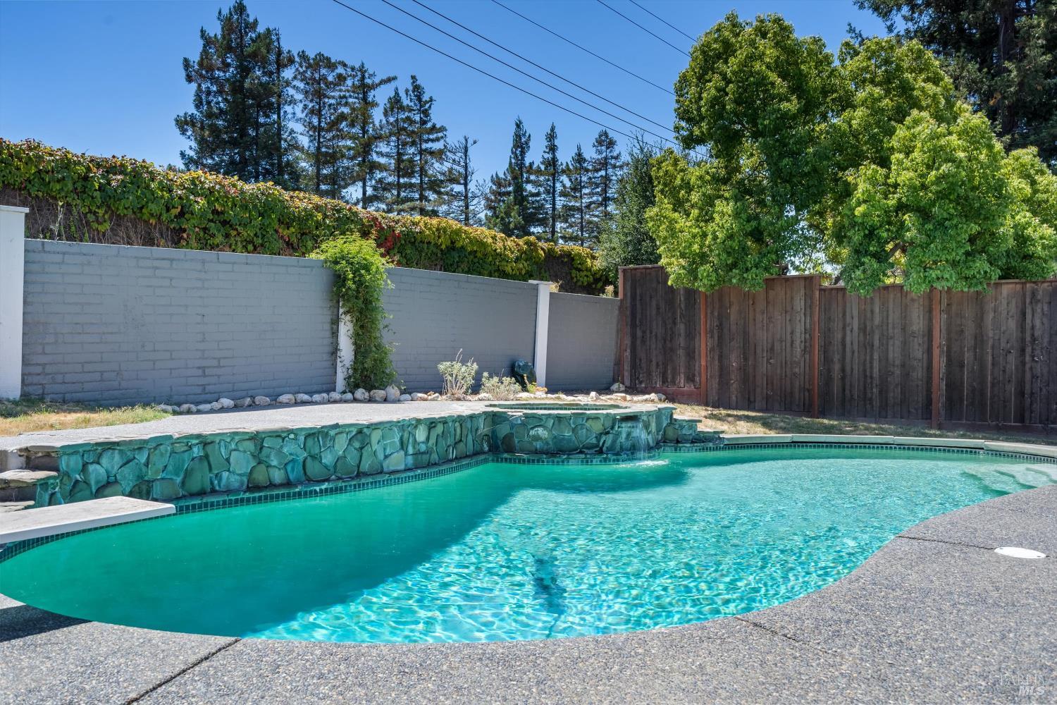 152 Rancho Bonito Circle Petaluma CA 94954