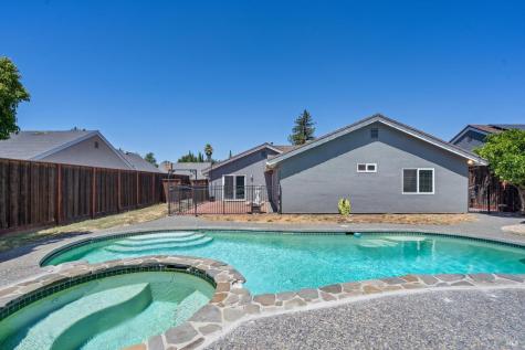 152 Rancho Bonito Circle Petaluma CA 94954
