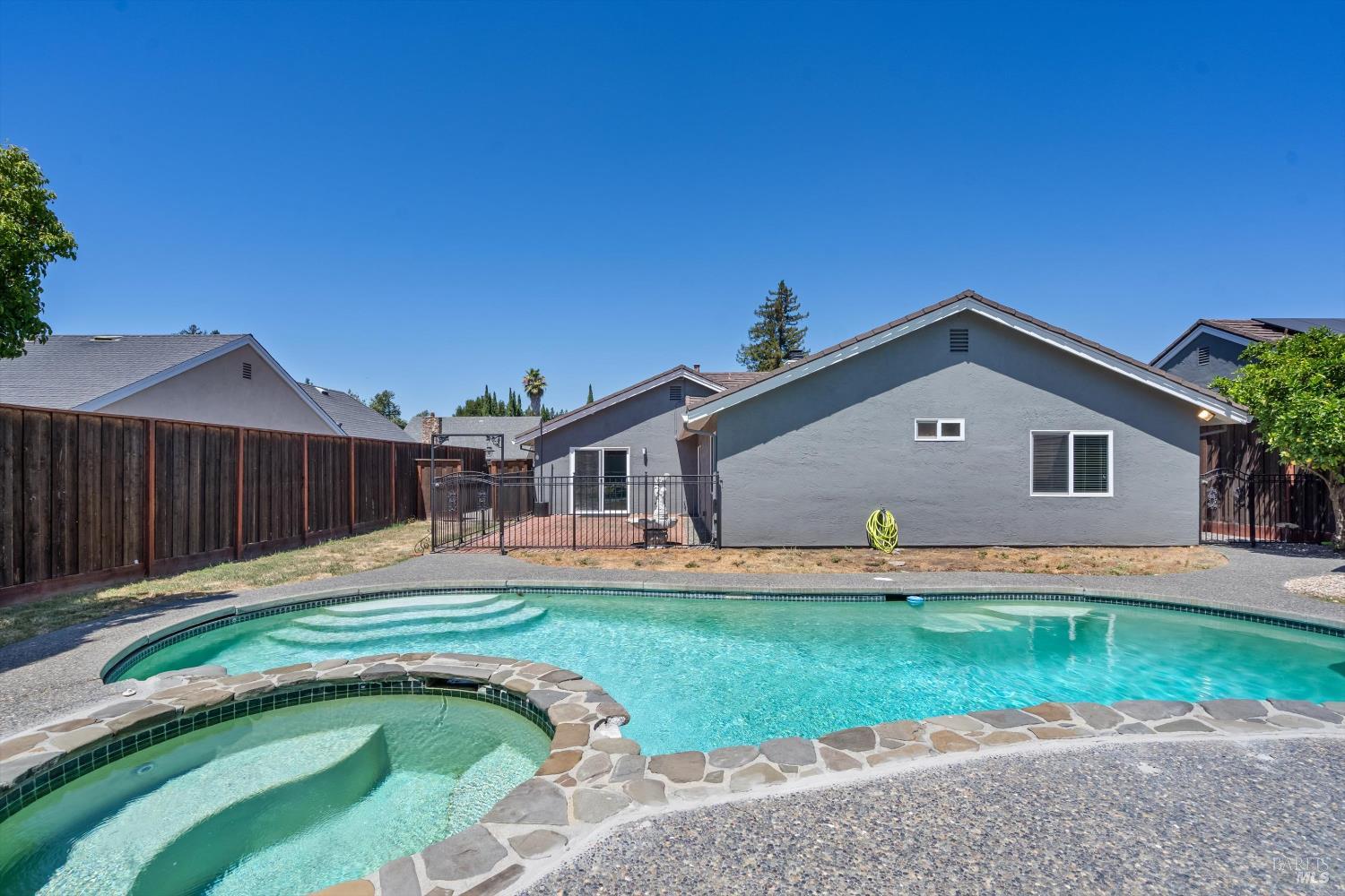 152 Rancho Bonito Circle Petaluma CA 94954