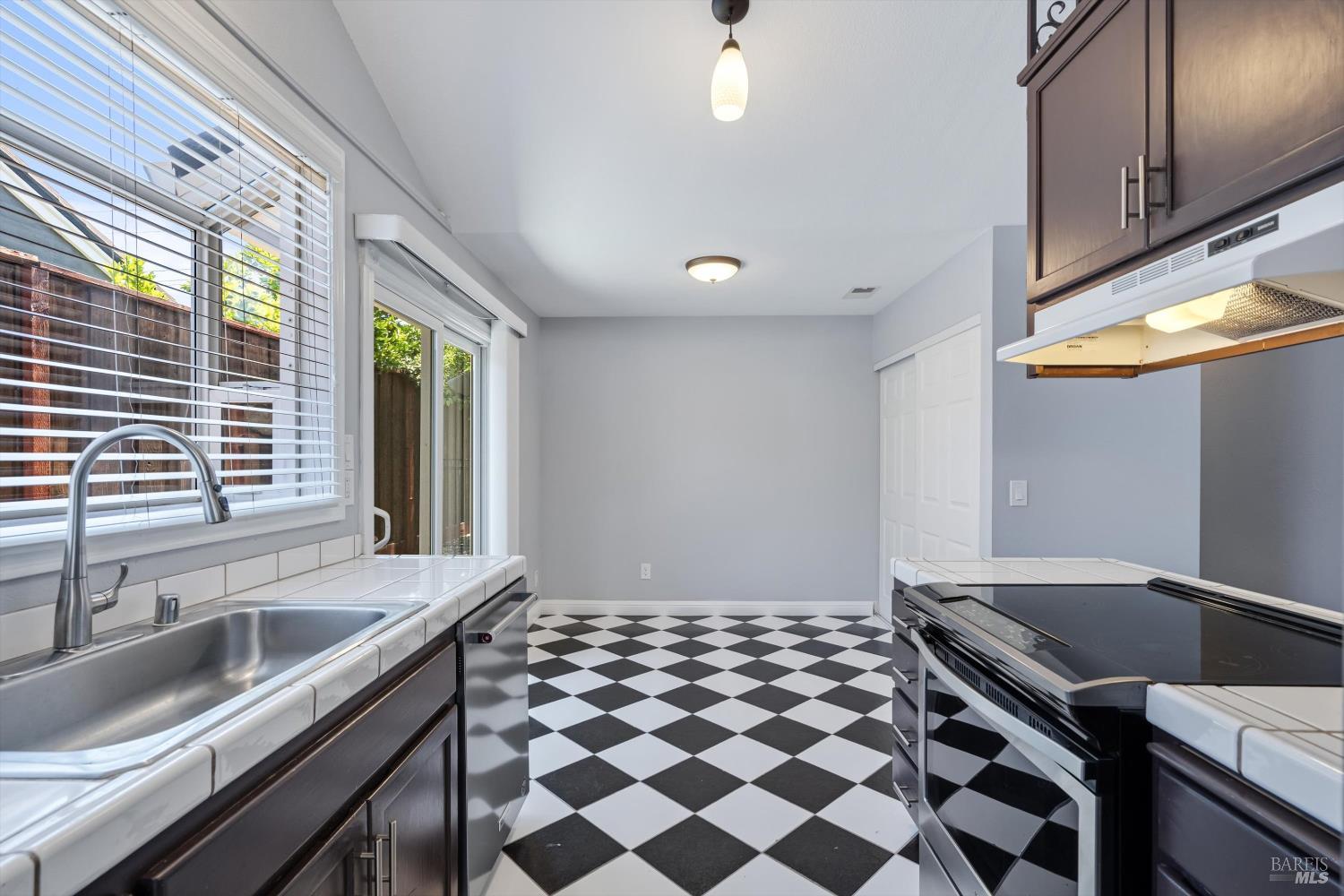 152 Rancho Bonito Circle Petaluma CA 94954