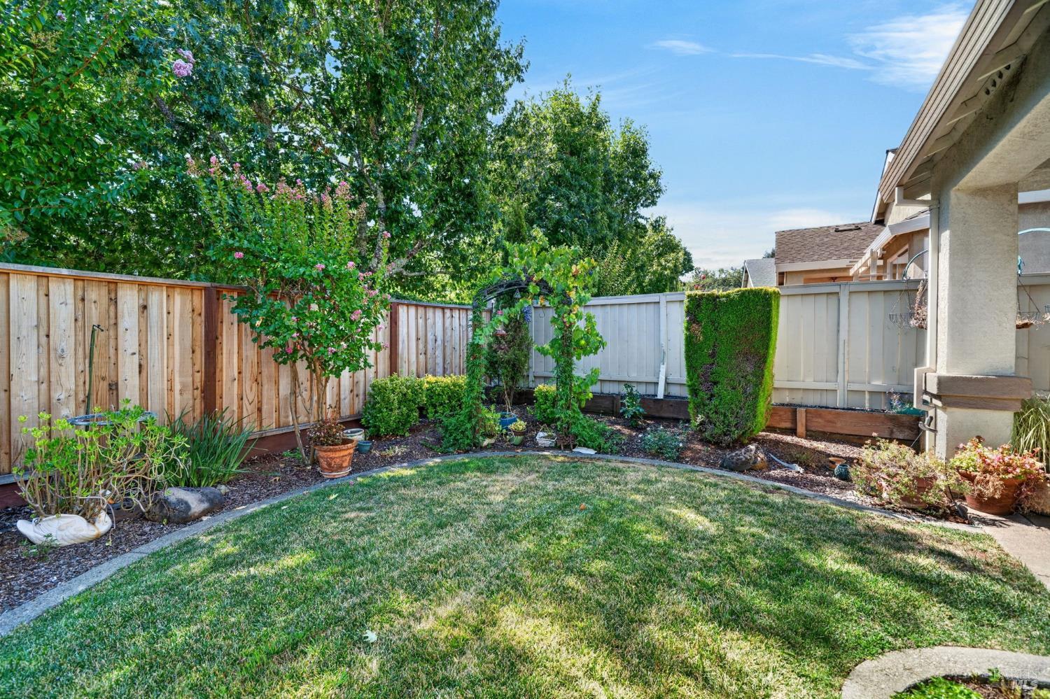 221 Red Mountain Drive Cloverdale CA 95425