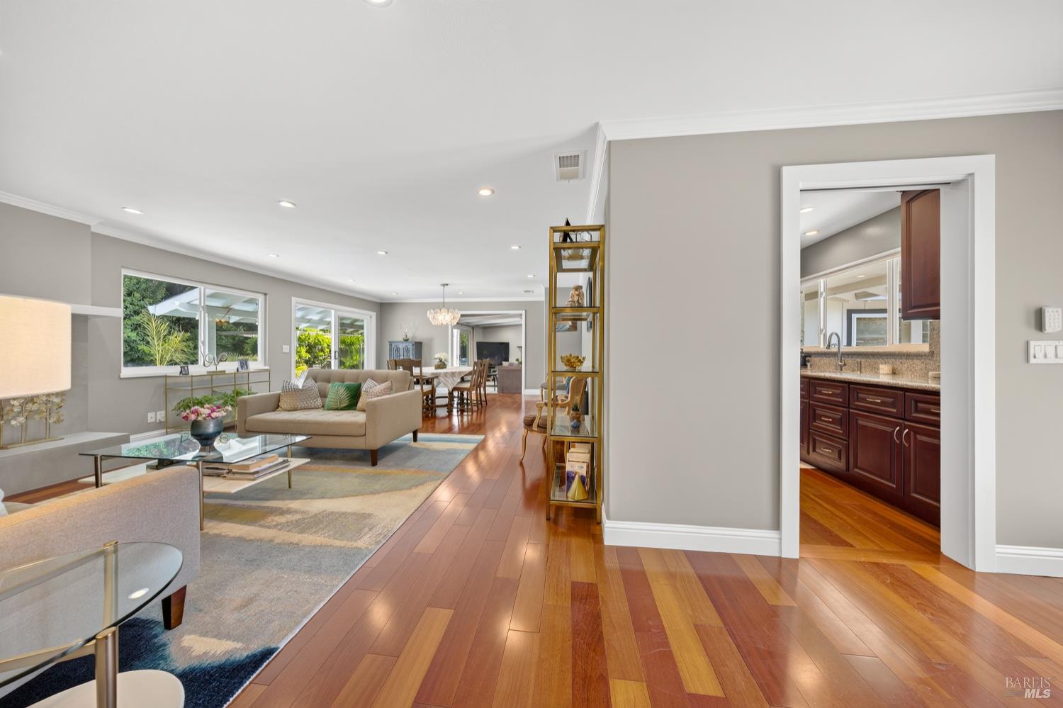 18 Devonshire Drive Novato CA 94947