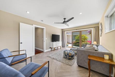 18 Devonshire Drive Novato CA 94947