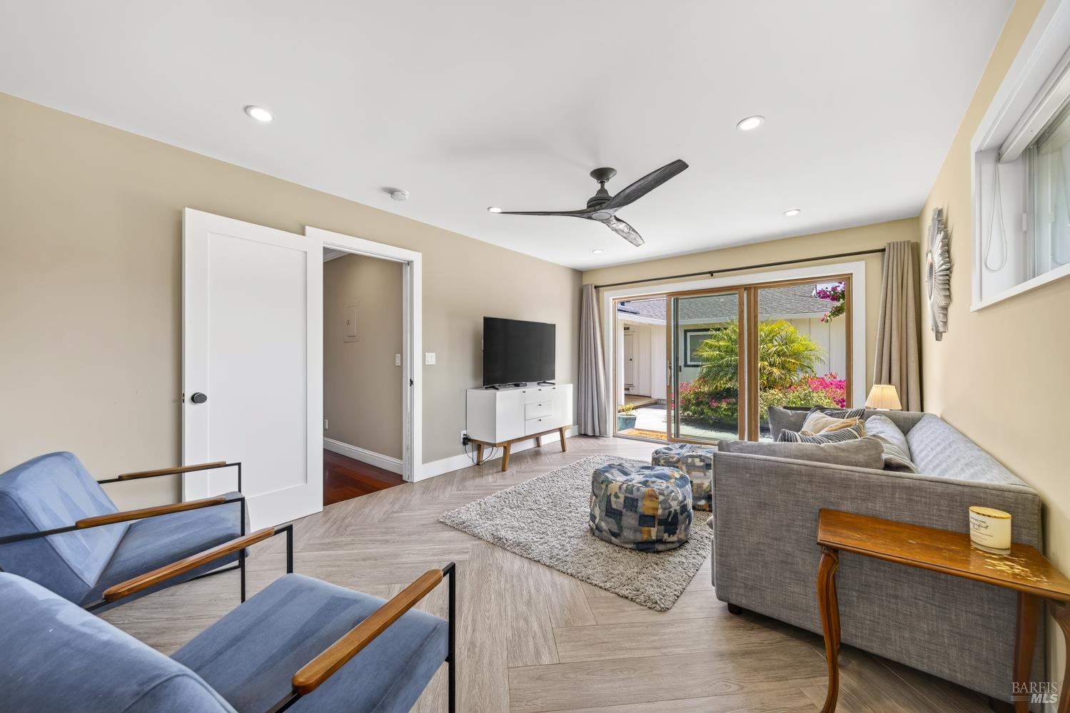 18 Devonshire Drive Novato CA 94947
