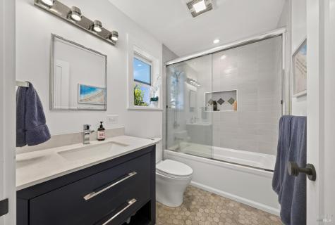 18 Devonshire Drive Novato CA 94947
