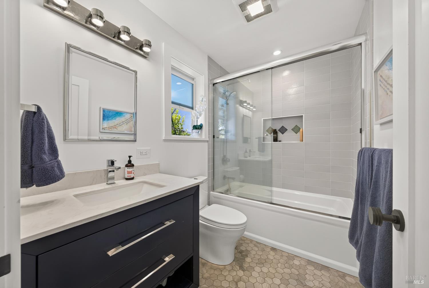 18 Devonshire Drive Novato CA 94947