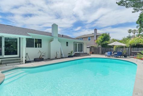18 Devonshire Drive Novato CA 94947