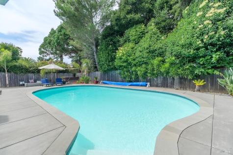 18 Devonshire Drive Novato CA 94947