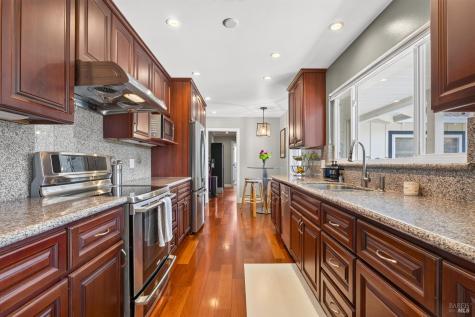 18 Devonshire Drive Novato CA 94947