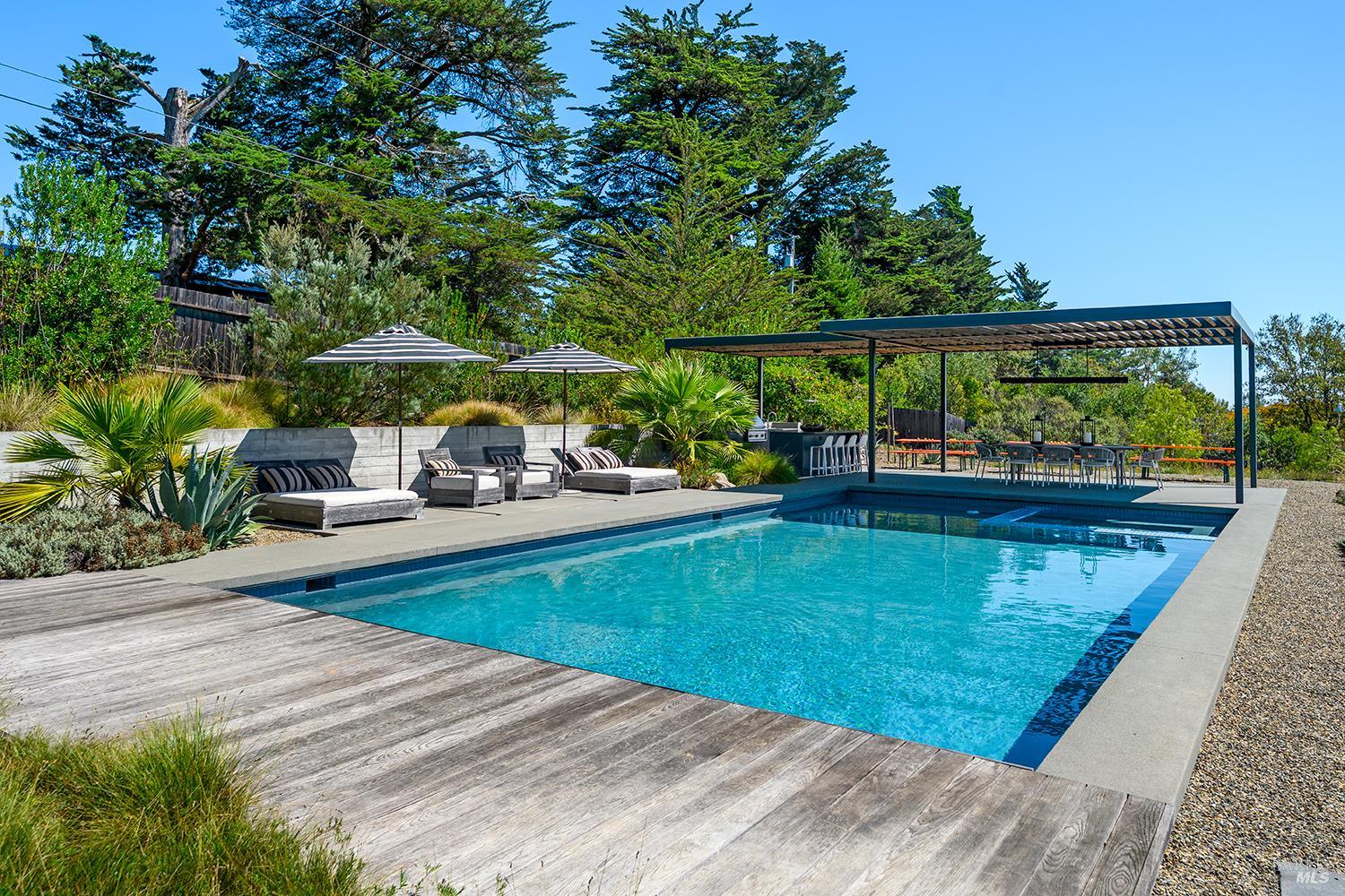 2039 Burnside Road Sebastopol CA 95472