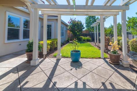 7541 Walnut Orchard Way Santa Rosa CA 95409