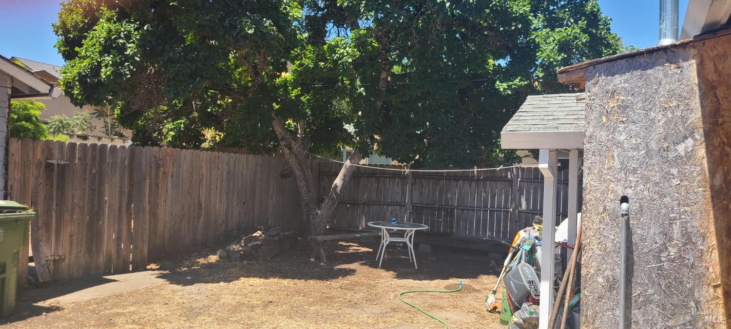 25-25 1/2 Betty Street Ukiah CA 95482