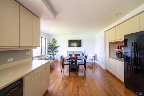 9636 Lakewood Drive Windsor CA 95492