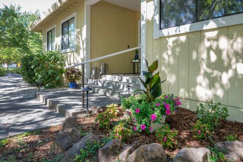 9636 Lakewood Drive Windsor CA 95492