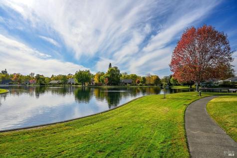 9636 Lakewood Drive Windsor CA 95492