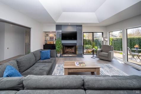 9636 Lakewood Drive Windsor CA 95492