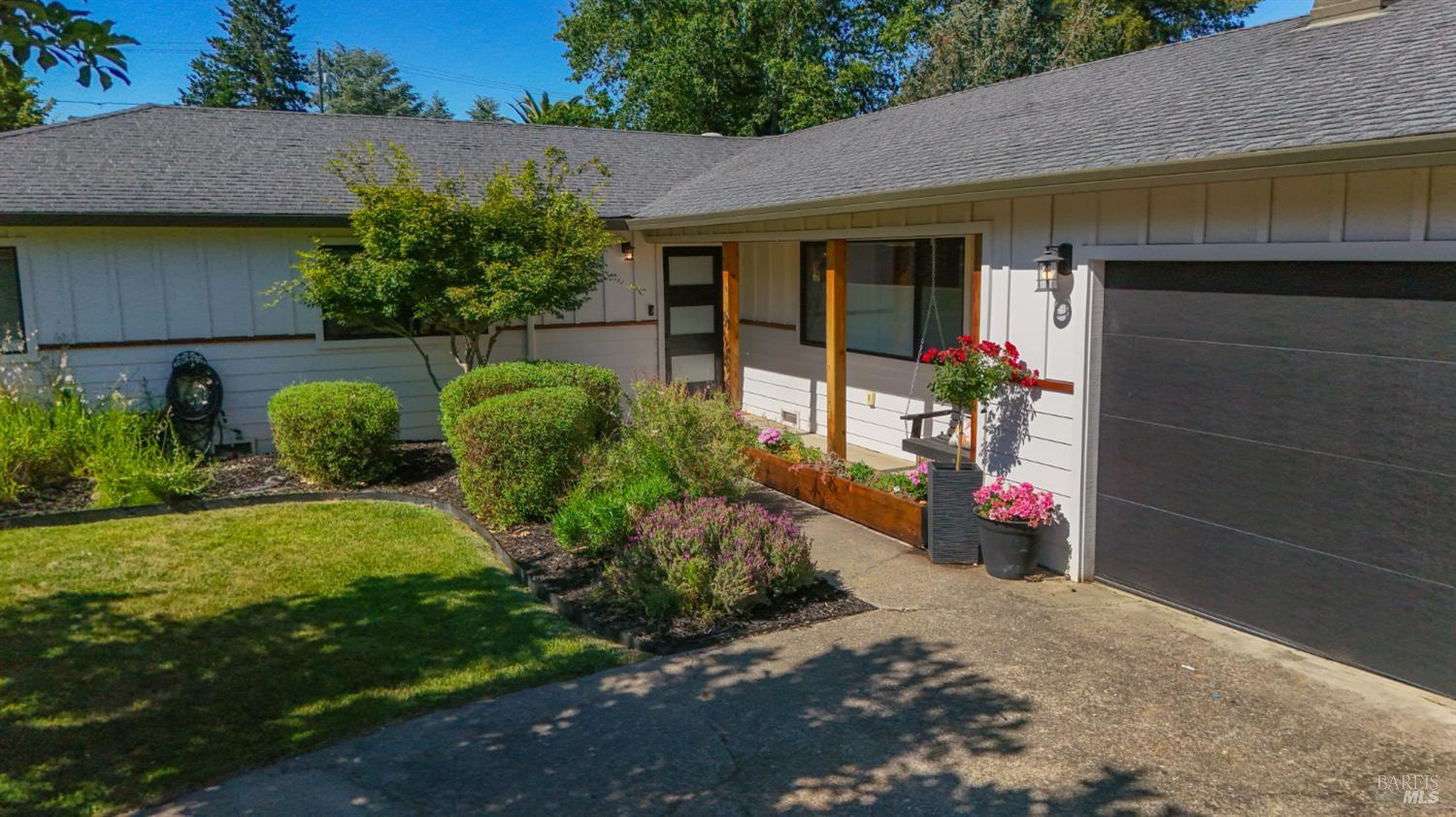 715 Pomolita Way Ukiah CA 95482