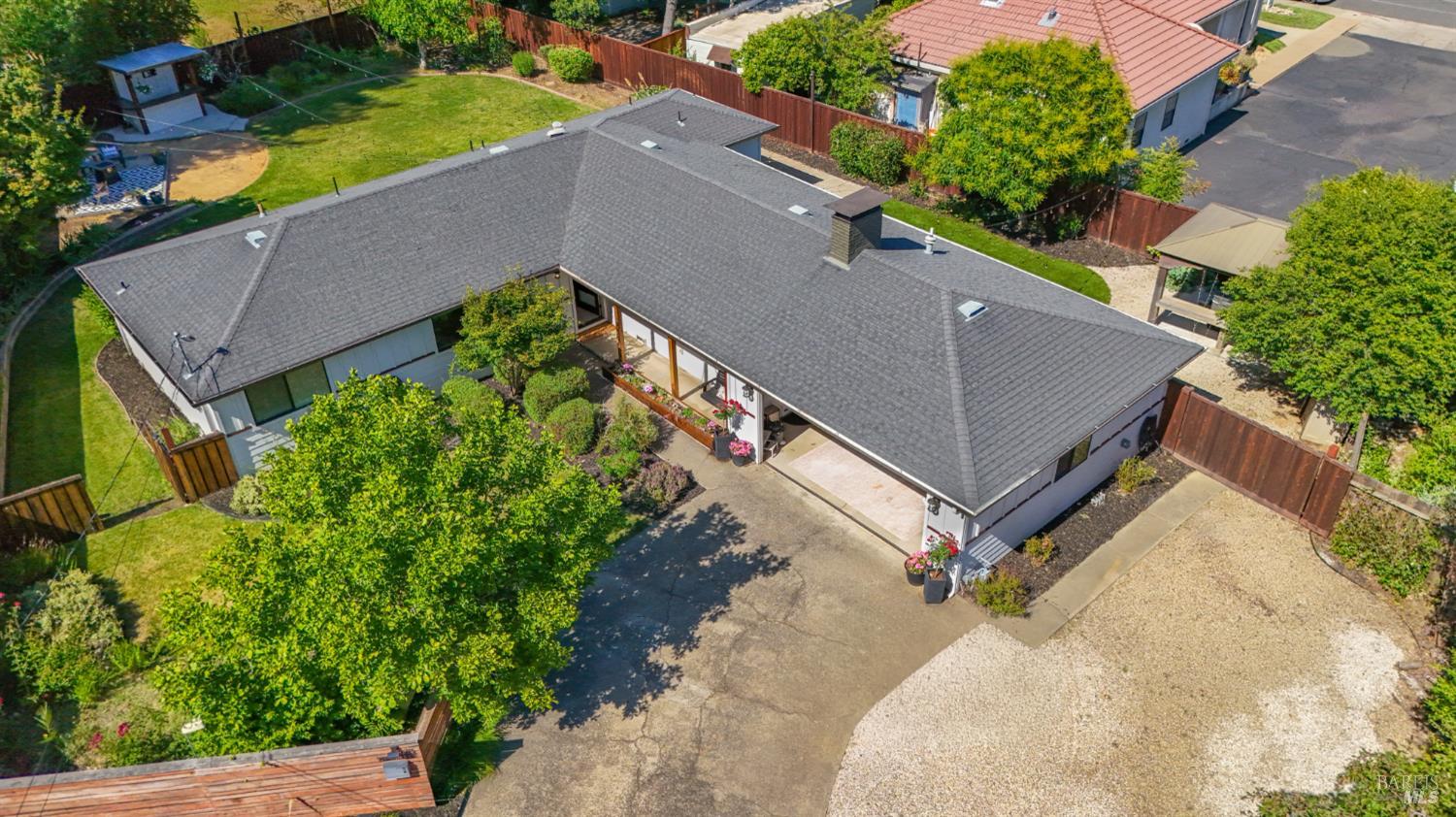 715 Pomolita Way Ukiah CA 95482