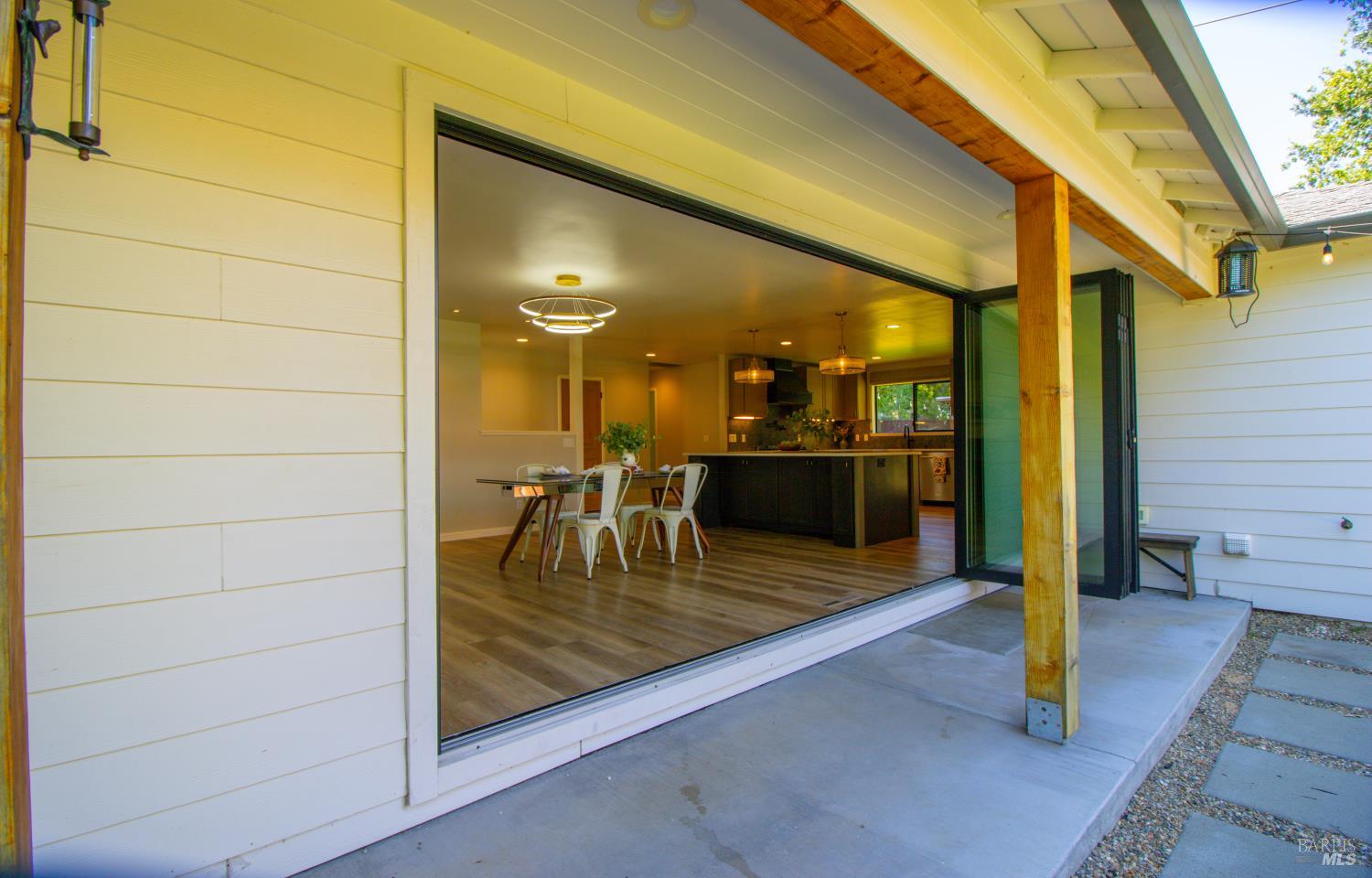 715 Pomolita Way Ukiah CA 95482