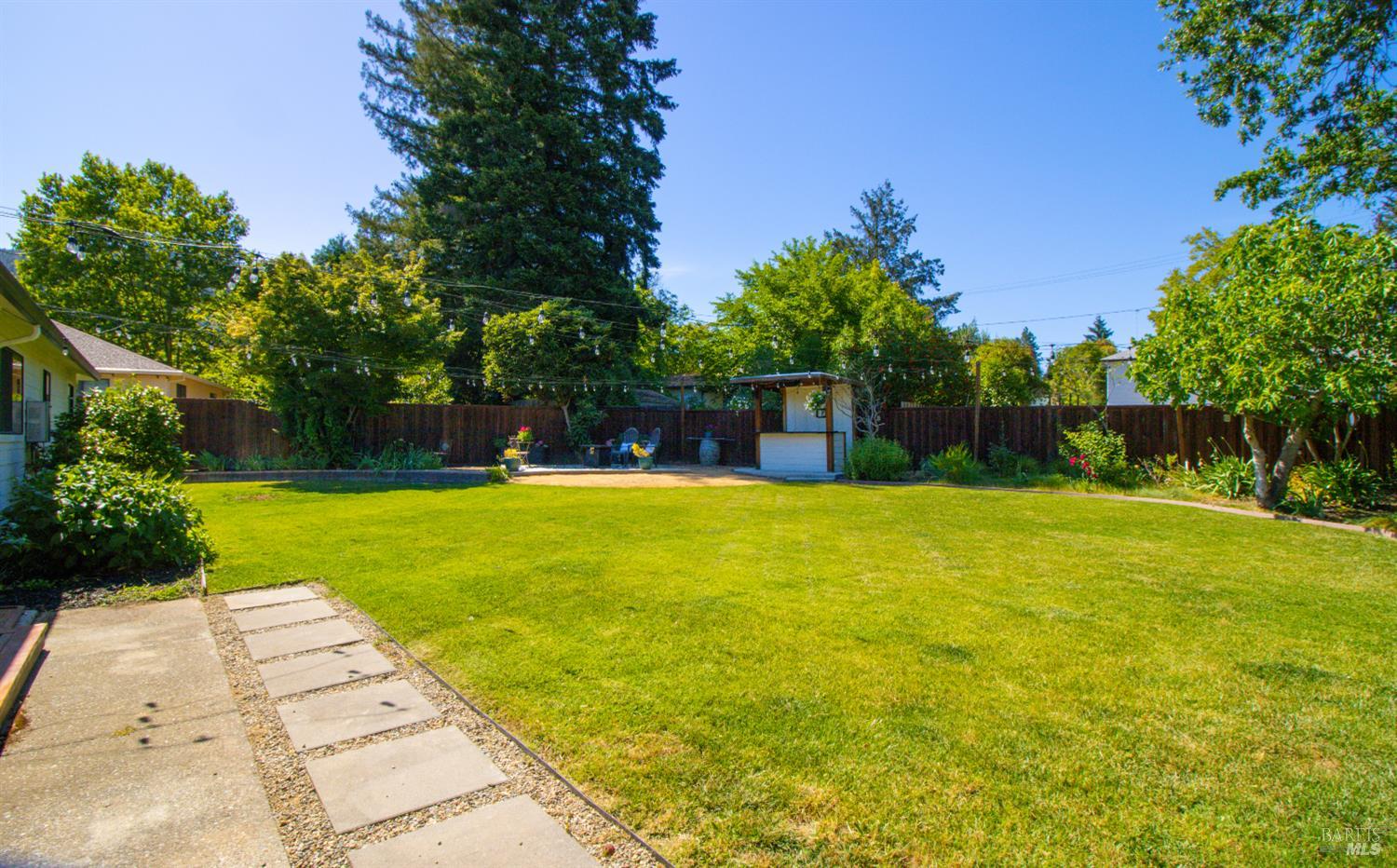 715 Pomolita Way Ukiah CA 95482
