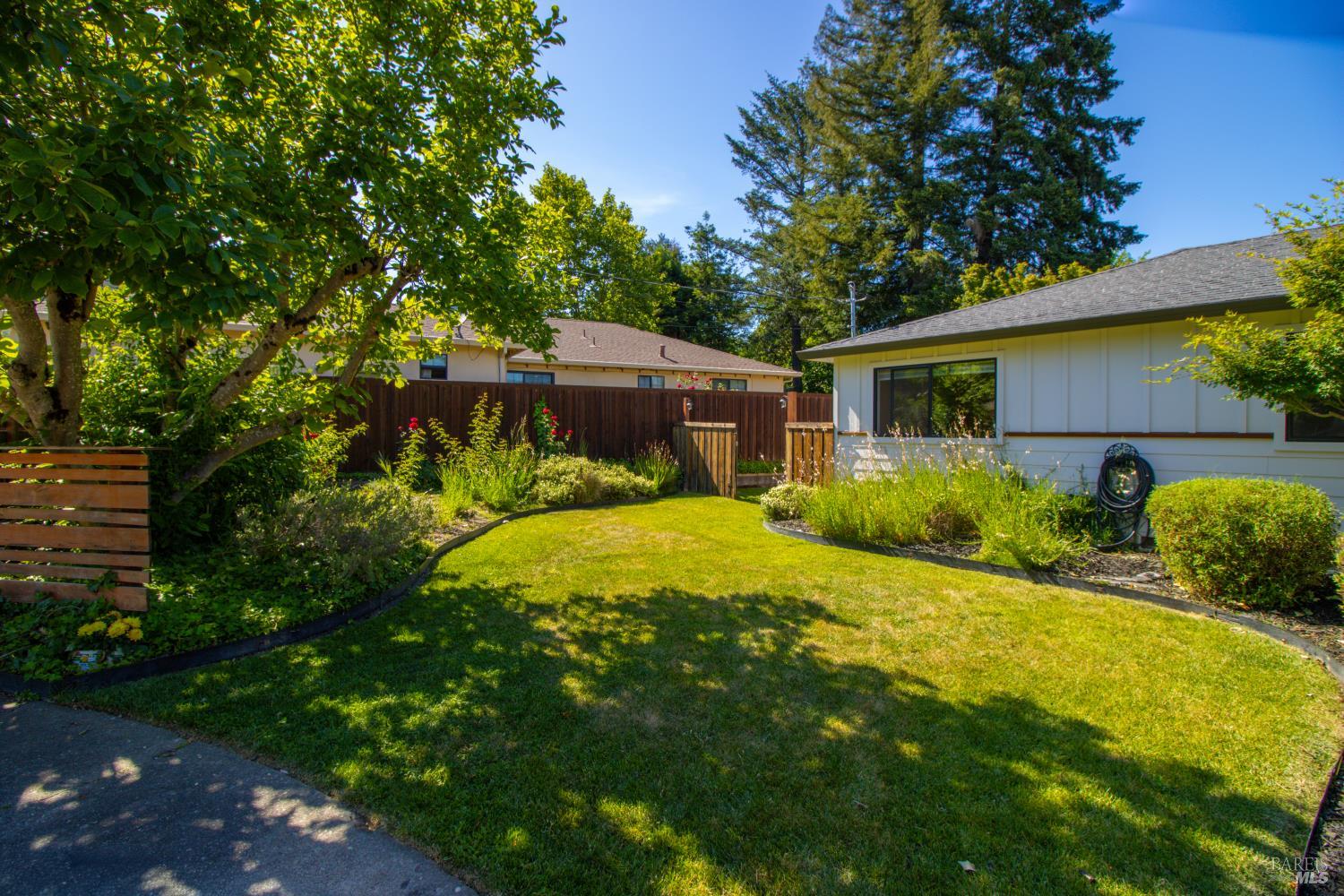 715 Pomolita Way Ukiah CA 95482