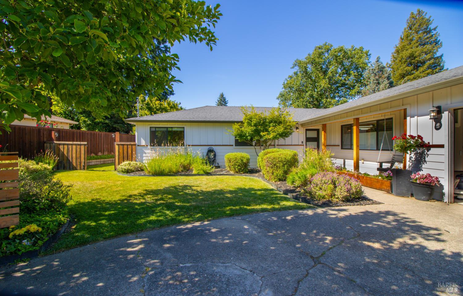 715 Pomolita Way Ukiah CA 95482