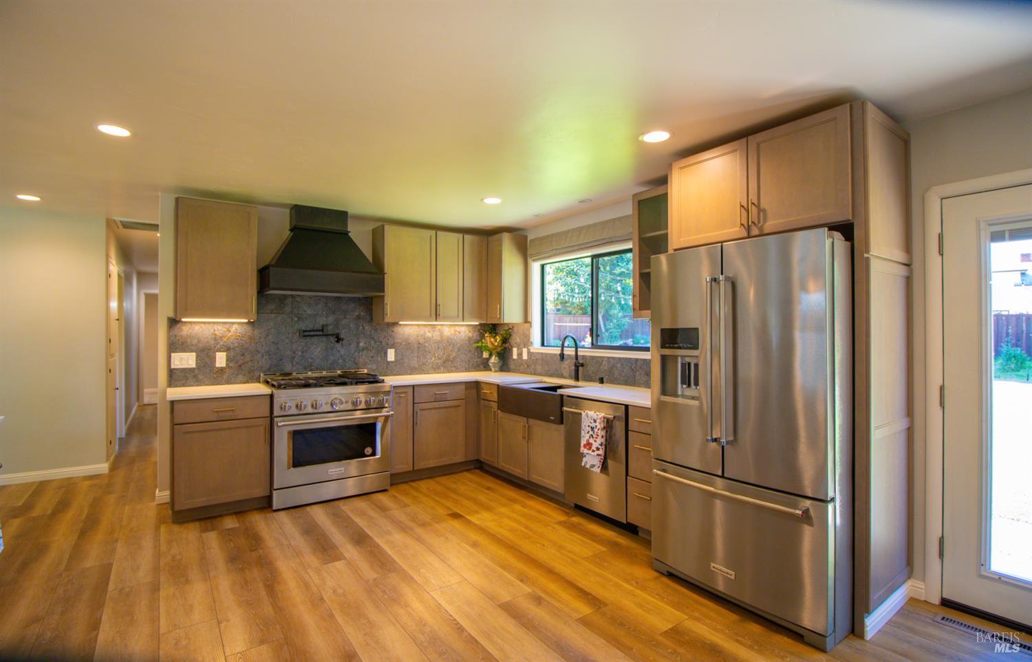 715 Pomolita Way Ukiah CA 95482