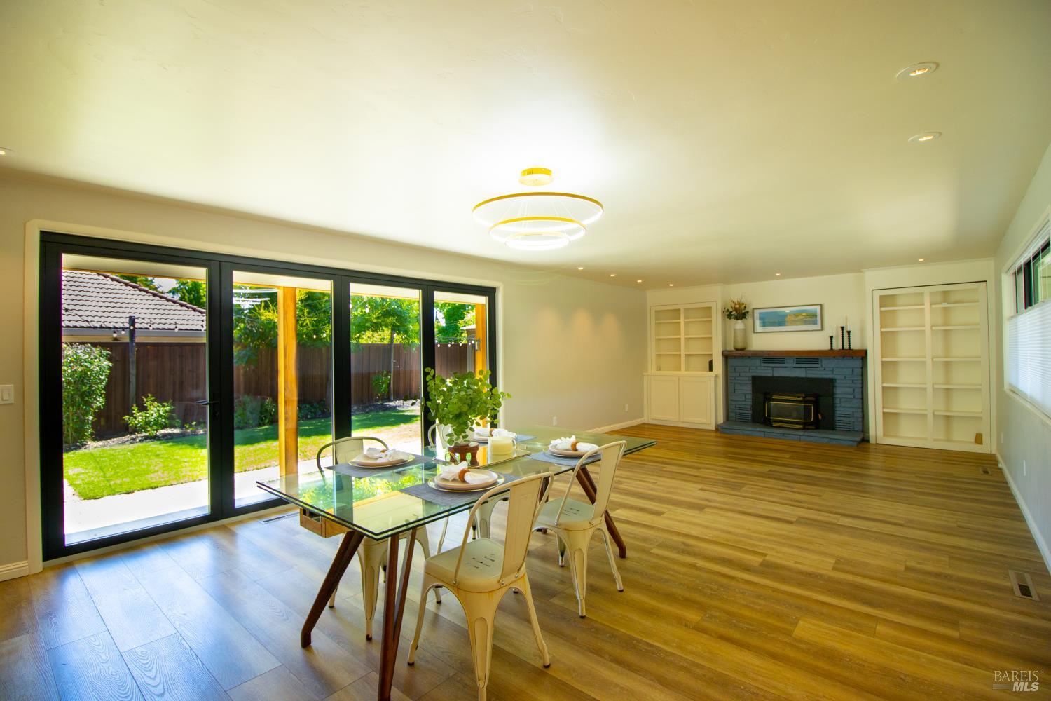 715 Pomolita Way Ukiah CA 95482