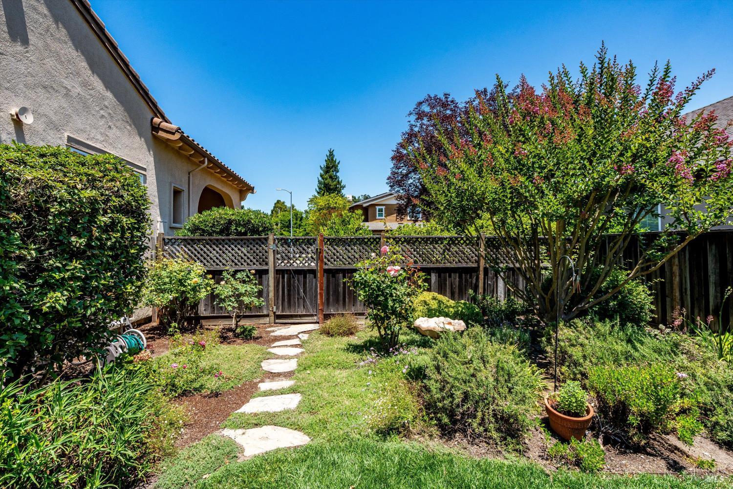 201 Macarthur Lane Sonoma CA 95476