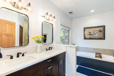 14631 Kinley Drive Healdsburg CA 95448